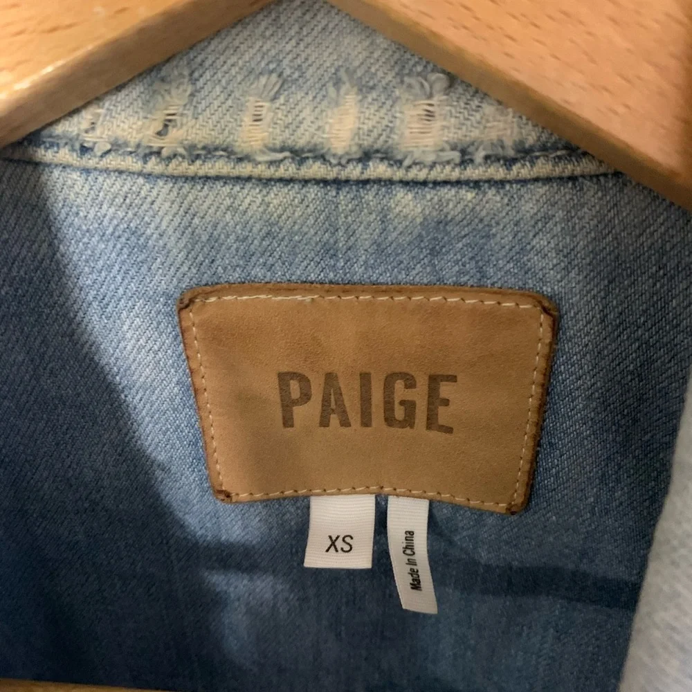 Page Distressed crop Jean jacket - Picture 9 of 9